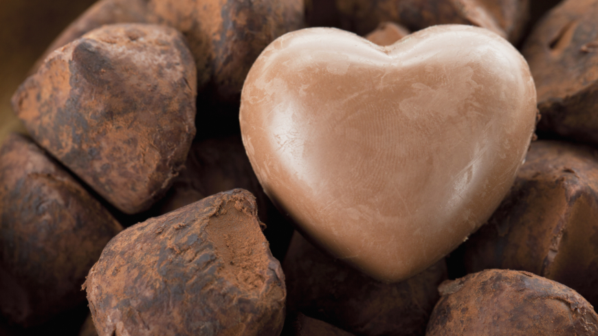 I en brittisk studie kunde man se att de som åt upp emot 100 gram choklad om dagen i genomsnitt hade 25 procent lägre risk att dö i hjärt-kärlsjukdom.  Foto: Shutterstock
